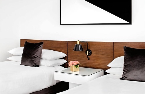 Connecticut Ave - K Street Hotel | 2-Bed Downtown Room Near The National Mall & Smithsonian Museums
