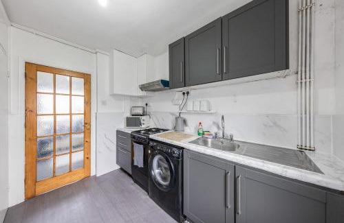 Northfleet House | 2 Bed Ebbsfleet Retreat - Free Parking and Garden