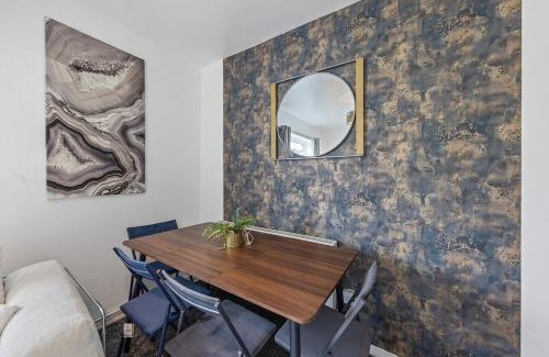 Northfleet House | 2 Bed Ebbsfleet Retreat - Free Parking and Garden