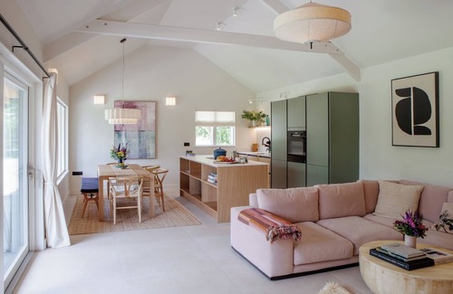 Ashburton House | 2-Bed Eco Friendly Home - Sleeps 4 - Parking