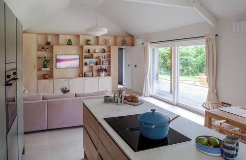 Ashburton House | 2-Bed Eco Friendly Home - Sleeps 4 - Parking
