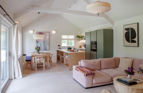 Ashburton House | 2-Bed Eco Friendly Home - Sleeps 4 - Parking