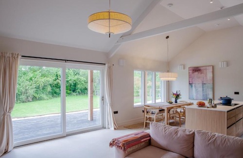 Ashburton House | 2-Bed Eco Friendly Home - Sleeps 4 - Parking
