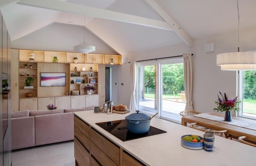 Ashburton House | 2-Bed Eco Friendly Home - Sleeps 4 - Parking