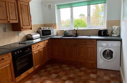 Pembroke House | 2 Bed ensuite Lodge overlooking beach and coastline