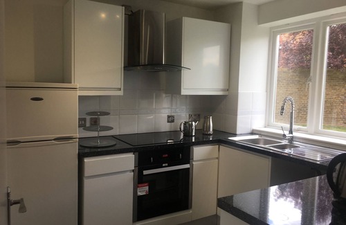 Woolwich Riverside Apartment | 2 Bed Flat, Dedicated Workspace, Parking, 4KTV