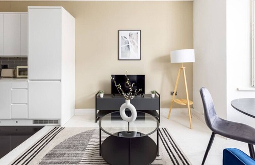 Wood Street Apartment | 2 Bed Flat near Walthamstow Market