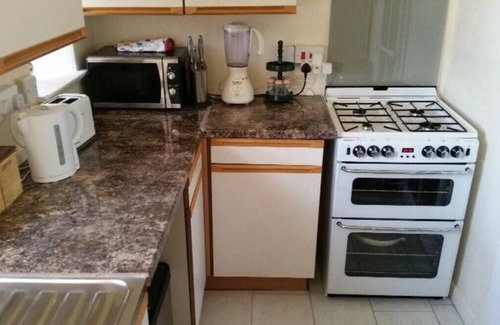 Central Aberdeen Apartment | 2 Bed flat - Sleeps 4 - Parking - Wifi