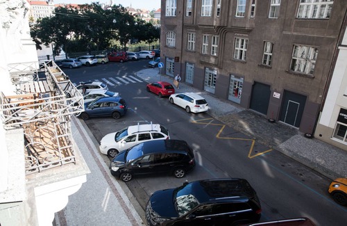 Andel Apartment | 2 Bed Flat - Sleeps 9 - Pets - Parking - Wifi