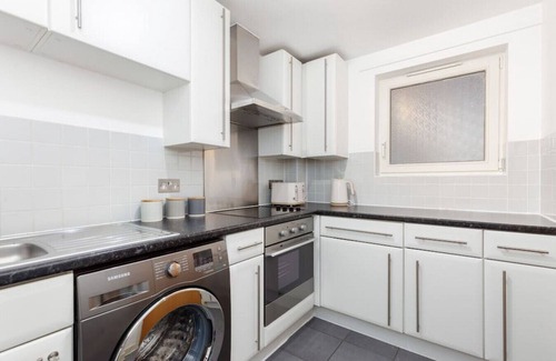 Homerton Apartment | 2 Bed Flat with Balcony in Hackney
