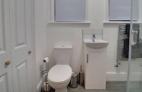 Southfields Apartment | 2 Bed Flat with everything you need for a lovely stay in Southfields London SW18