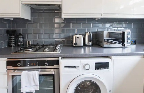 Crofton Park House | 2 bed house in Honor Oak South London | Pass The Keys