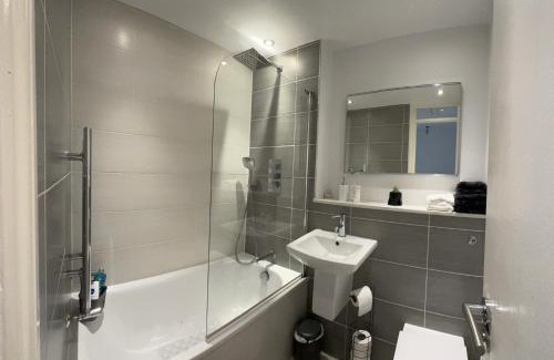 Cubitt Town House | 2 Bed House near Canary Wharf