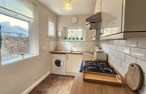York House | 2 Bed House near York train station, sleeps 4