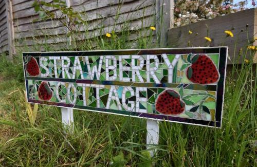 Brighstone House | 2 Bed in Brighstone IC132