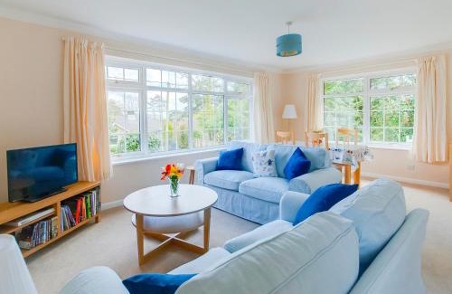 Brighstone House | 2 Bed in Brighstone IC132