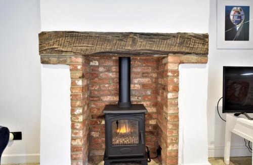 Bridport House | 2 Bed in Burton Bradstock DC166