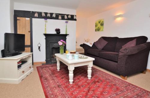 Charmouth House | 2 Bed in Charmouth DC189