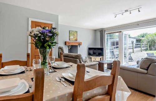 Cosheston House | 2 Bed in Cosheston 60704
