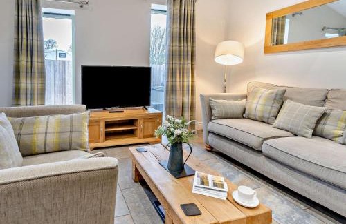 Pontypool House | 2 Bed in Croes-y-pant 58961