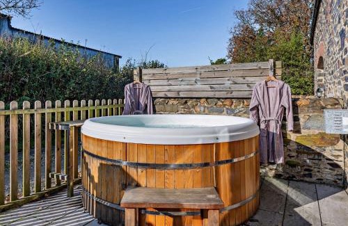 Launceston House | 2 Bed in Launceston 95236
