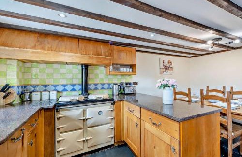 Launceston House | 2 Bed in Launceston 95236