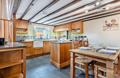 Launceston House | 2 Bed in Launceston 95236