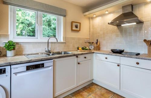 Godshill House | 2 Bed in Godshill 95173