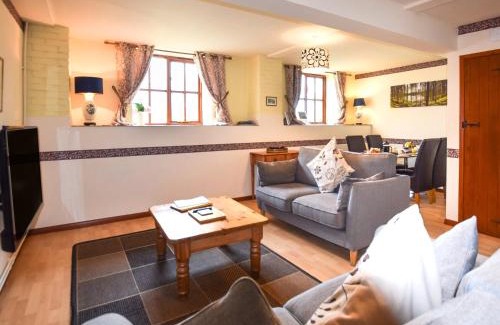 Godshill House | 2 Bed in Godshill IC078