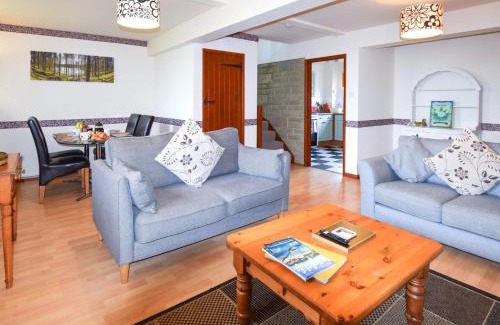 Godshill House | 2 Bed in Godshill IC078