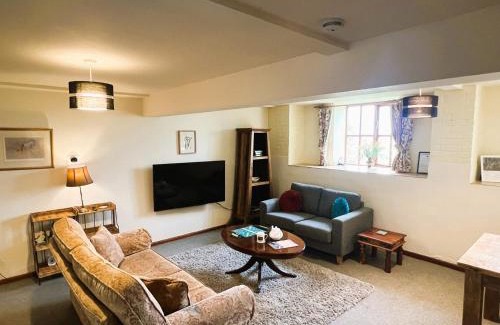 Godshill House | 2 Bed in Godshill IC106