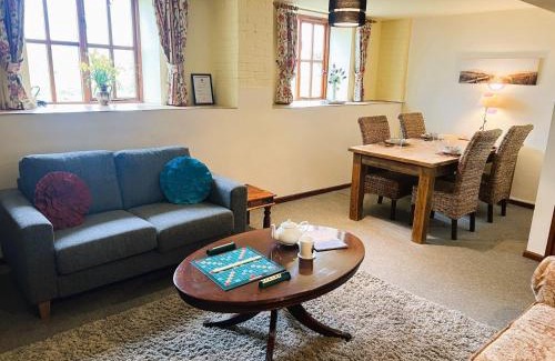 Godshill House | 2 Bed in Godshill IC106
