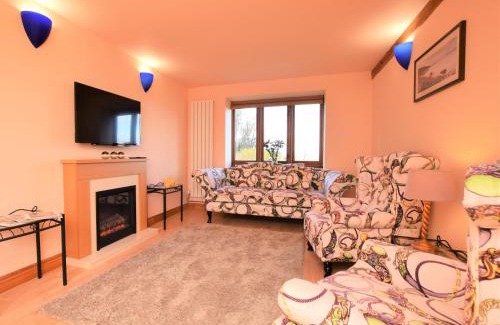 Godshill House | 2 Bed in Godshill IC129