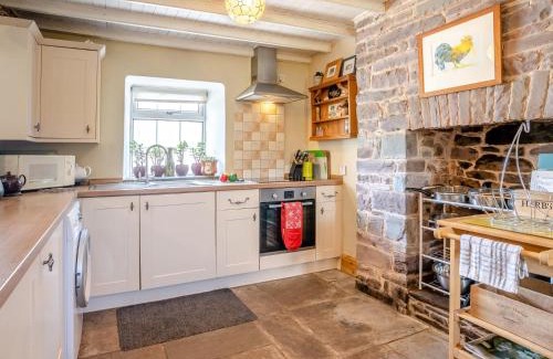 Brecon House | 2 bed in Llanfihangel-Nant-Bran BN200
