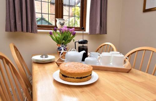 Whichford House | 2 Bed in Moreton-In-Marsh 75870
