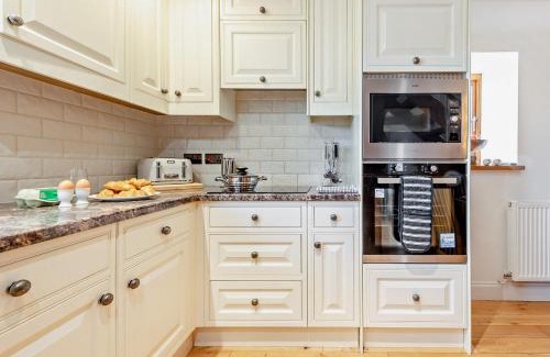 Narberth House | 2 Bed in Narberth 72865