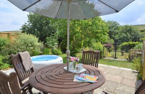 West Compton Apartment | 2 Bed in West Bay 59666