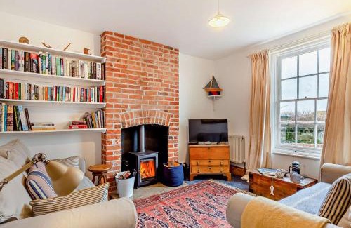 Weymouth House | 2 Bed in Weymouth 94093