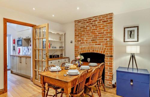 Weymouth House | 2 Bed in Weymouth 94093