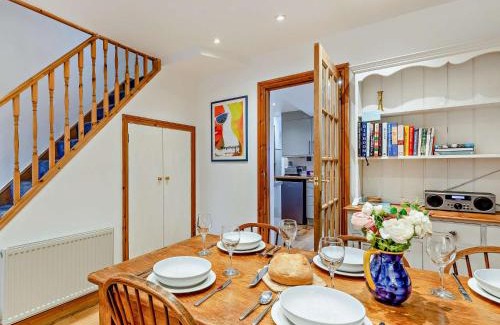 Weymouth House | 2 Bed in Weymouth 94093