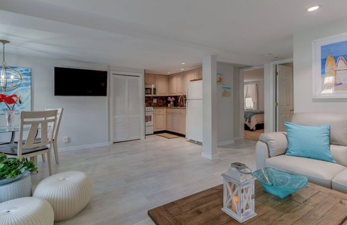Ocean Grove House | 2-bed Luxury Ground Floor Unit in charming Ocean Grove - steps from beach!