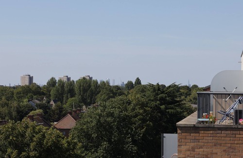 Brooklands Apartment | 2 Bed Penthouse near Romford Station with Free Parking