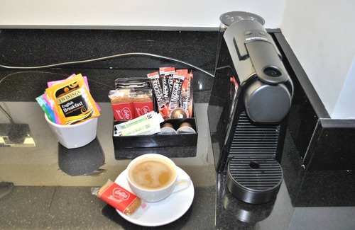 Trafford Apartment | 2 Bed Penthouse with Roof Terrace + parking near Metro to Old Trafford & City