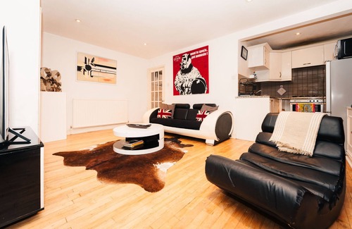 Golborne Apartment | 2 Bed Portobello Rd - moments from Tube!