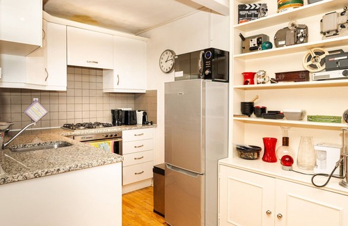 Golborne Apartment | 2 Bed Portobello Rd - moments from Tube!