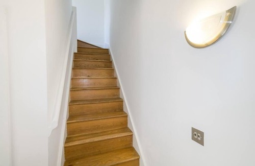 Angel Apartment | 2 Bed Private Townhouse Mews, King's Cross London