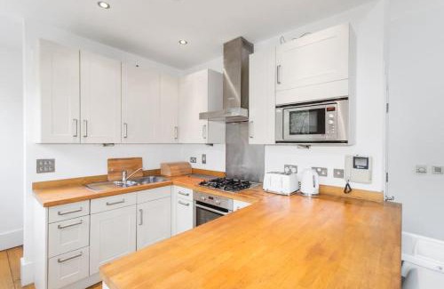 Angel Apartment | 2 Bed Private Townhouse Mews, King's Cross London