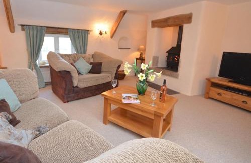 Newton Saint Cyres House | 2 bed property in Tedburn St Mary MEDVI