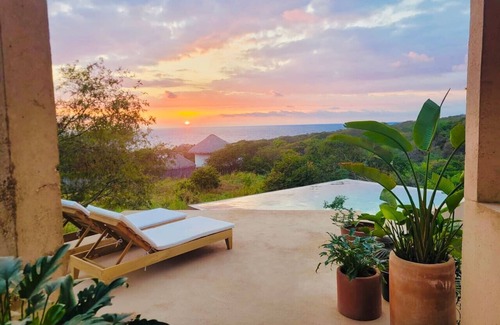 Barra de Colotepec House | 2-bed quiet Luxury Villa in central Puerto Escondido w AC and breakfast included