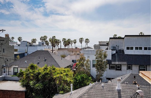 Venice Apartment | 2 bed rooftop Venice beach pad